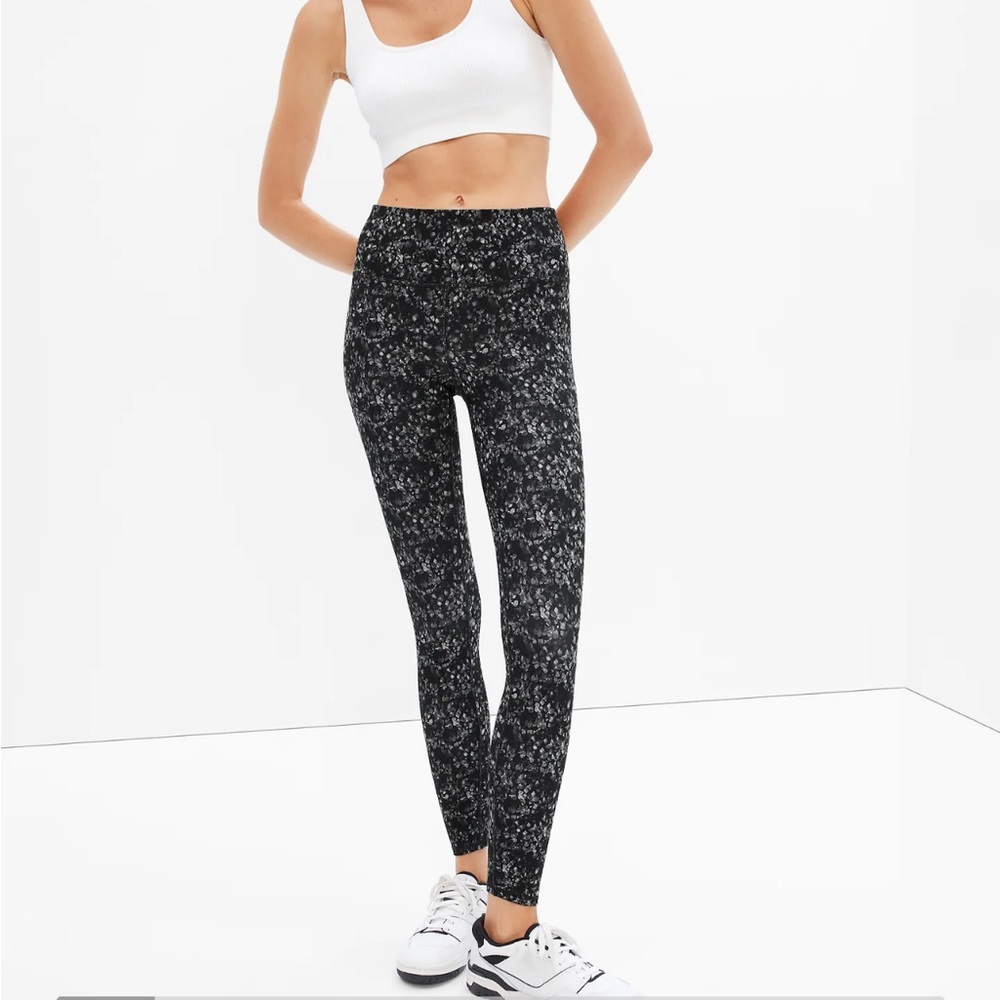 NWT- GapFit Printed Leggings